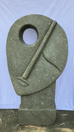 Osez une Touche Contemporaine avec un Masque Primitif en Pierre